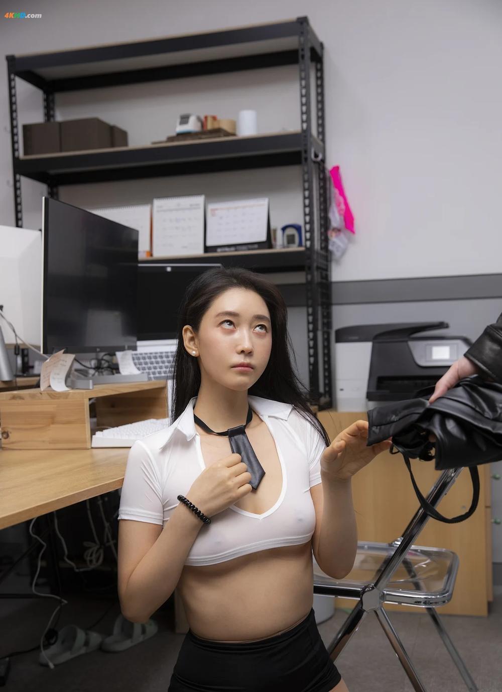 [BUNNY] Lee Ha Kim – A lady in the office S.4 – part 01 Weakness