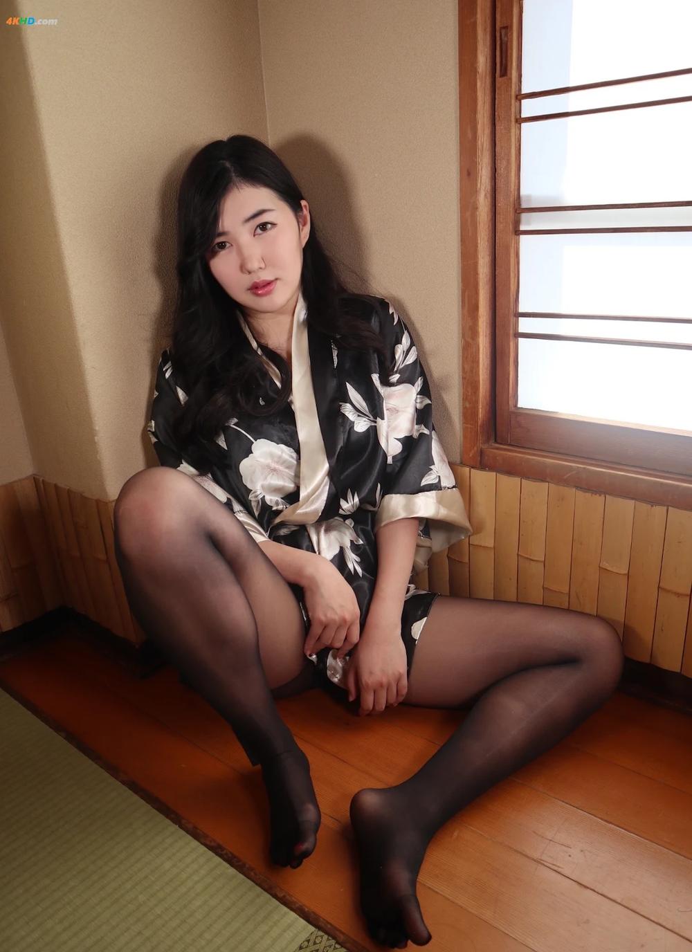 Ao’s Pantyhose World (773ao) – Kimono＆五本指黒ストッキング 写真集